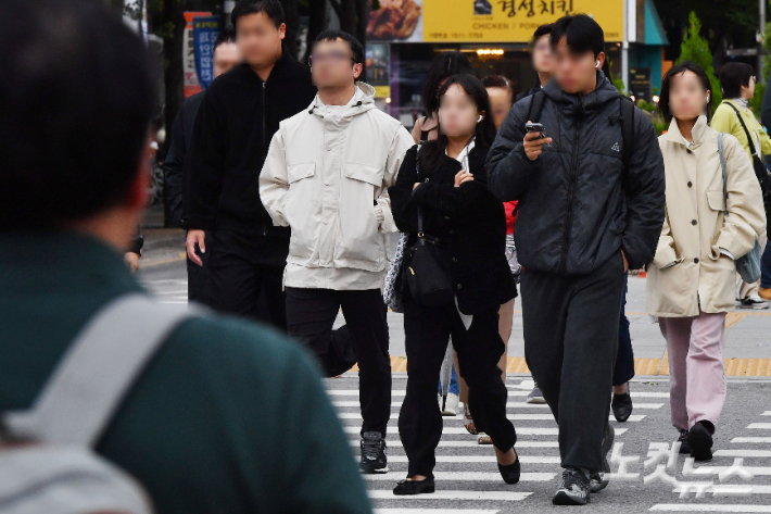아침 다소 '쌀쌀'…낮에는 초여름 날씨 '옷차림' 유의