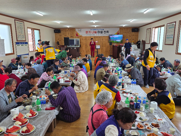 청송군 청남도자원봉사센터 볼런투어. 공사 제공