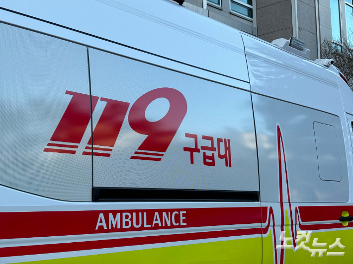 서울 강남역 빌딩서 투신 소동…경찰·소방, 남성 구조 중