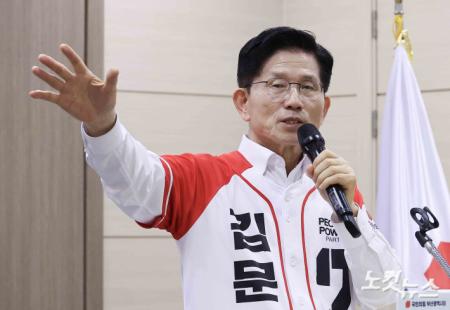 부산시당 선대위 출정식 인사말하는 김문수 대선 후보