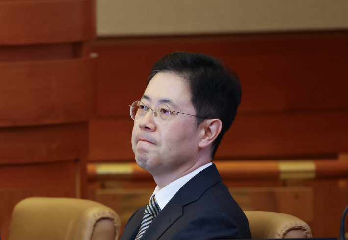 손준성 대구고검 차장(검사장)이 13일 서울 종로구 헌법재판소에서 열린 고발사주 의혹 탄핵심판 첫 정식 변론기일에 출석해 있다. 연합뉴스