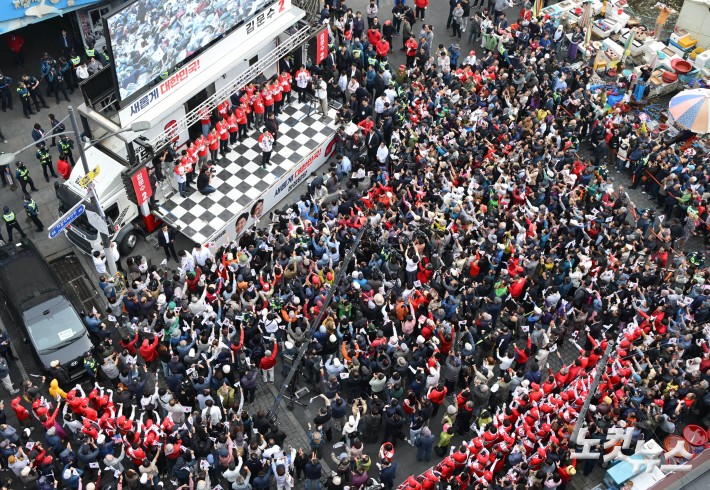 자갈치시장 유세 펼치는 김문수 후보