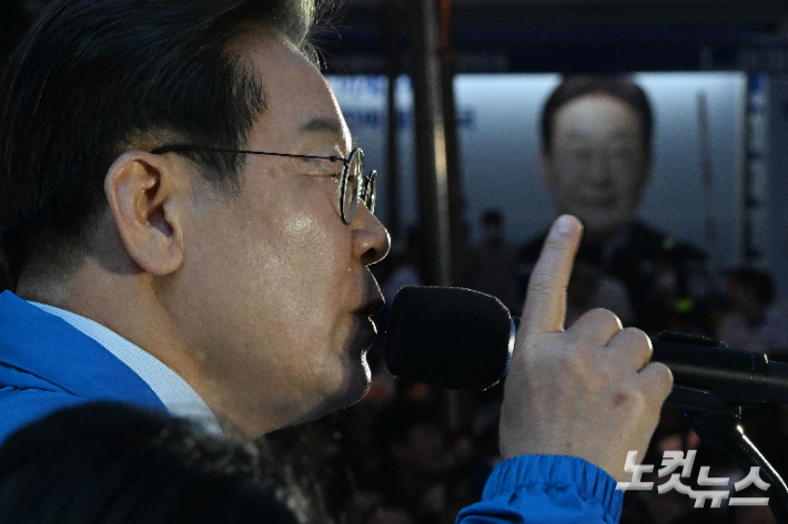 '극우' 선긋고 '보수' 끌어안고…'明텐트'로 김문수 압박