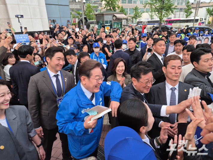 울산 찾은 이재명 "대선 재수하러 왔다…이번엔 물먹지 않게 해달라"