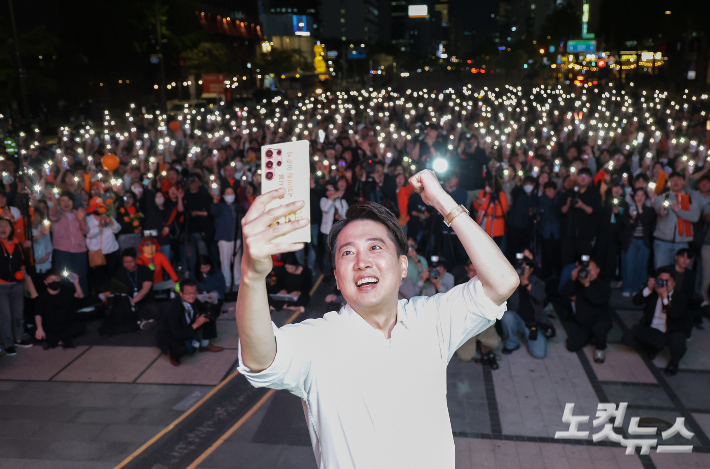 "2030 향한 학식 한끼" 이준석 사흘만에 또 '부산행'