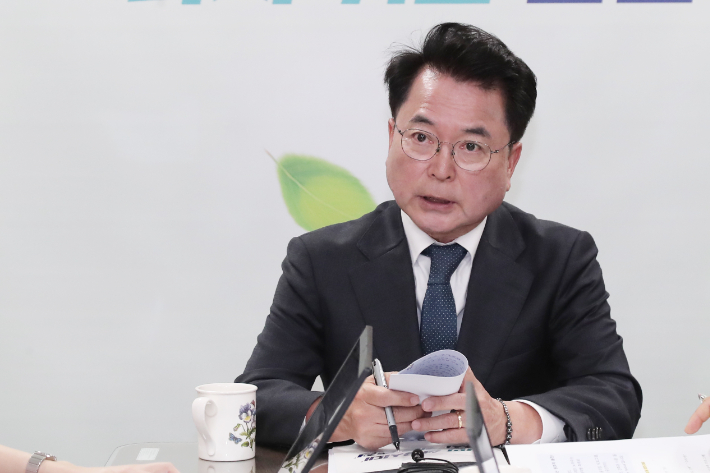 지난 13일 육동한 춘천시장은 기자간담회에서 "구단주가 대신 사과했고, 그 사과가 시민들의 상처를 조금이라도 위로할 수 있다면 넓게 수용하겠다"고 밝혔다. 춘천시 제공