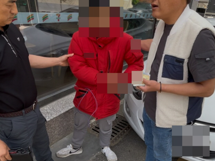 부산 기장군의 횟집 등에 침입해 상습 절도 행각을 벌인 30대 남성이 한 편의점 앞에서 긴급체포됐다. 부산 기장경찰서 제공
