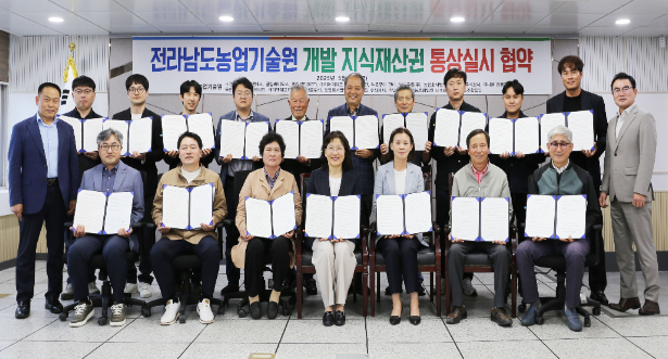 전라남도농업기술원(원장 김행란)은 최근 ㈜경농을 포함한 16개 업체와 총 24건의 특허기술에 대한 통상실시 기술이전 협약을 체결했다. 전남도농업기술원 제공