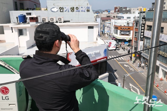 유세현장 경계근무하는 경찰특공대
