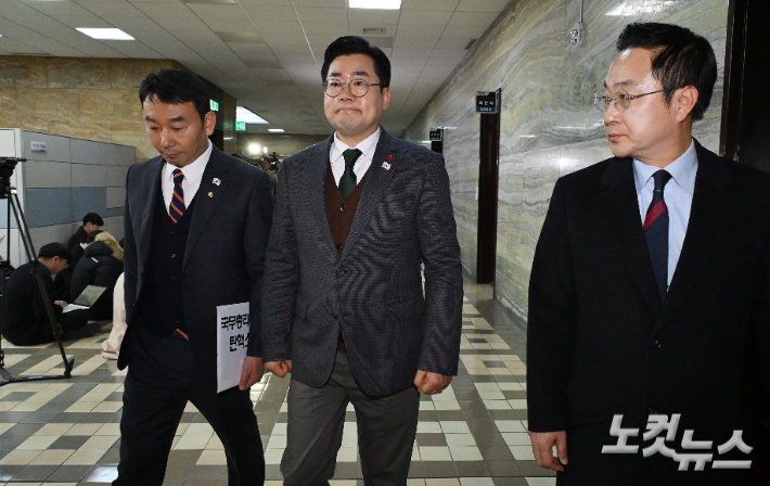 김용민 "尹재판 담당 지귀연 판사 '룸살롱 접대' 제보"