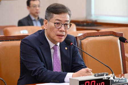 답변하는 김용빈 중앙선관위 사무총장