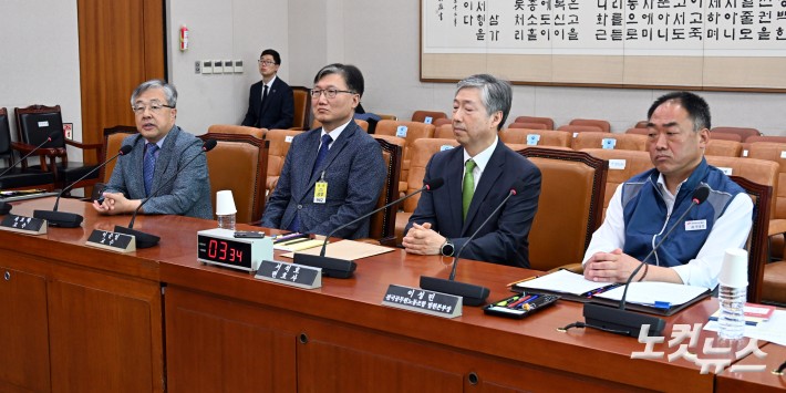 14일 서울 여의도 국회에서 열린 법제사법위원회 전체회의 조희대 대법원장 등 사법부의 대선개입 의혹 진상규명 청문회에서 참고인으로 출석한 서보학 경희대 법학전문대학원 교수가 의원 질의에 답변하고 있다.