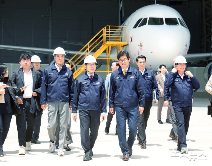 김문수, 항공 정비업체 방문