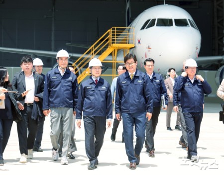 김문수, 항공 정비업체 방문