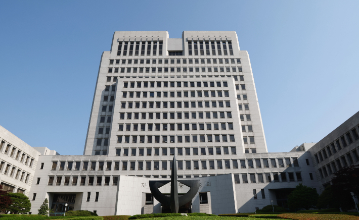 국회 법제사법위원회에서 더불어민주당 주도로 '조희대 대법원장 등 사법부의 대선개입 의혹 진상규명 청문회'가 열릴 예정인 14일 서울 서초구 대법원 모습. 연합뉴스