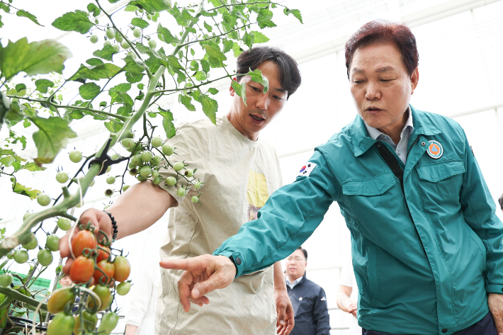 박완수 경남지사 스마트팜 방문. 경남도청 제공 
