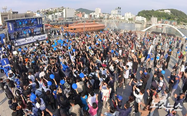 통영 유세 나선 이재명 후보