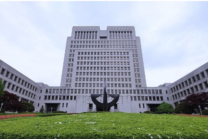 대법 "이재명 당선되면 재판 중지? 각 재판부 결정"