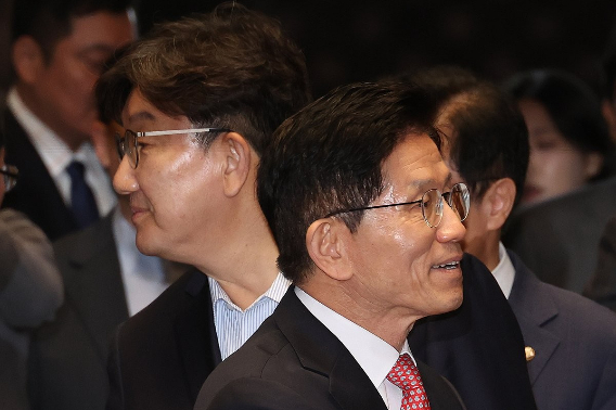 尹탈당도 봉합도 외면…김문수 캠프 따로 선대위 따로?