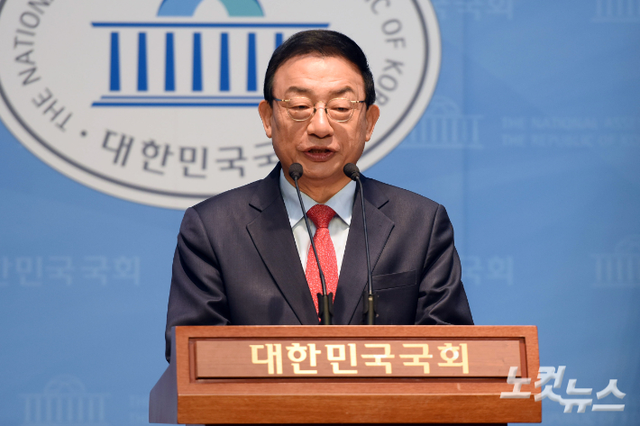 국힘 이정현 선대위원장 "당은 尹 자진 탈당 권고하라"
