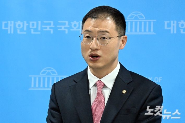 민주 '국힘 탈당' 김상욱 '이재명 지지선언' 일제히 환영