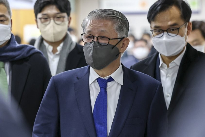 [속보]'배임·횡령' 최신원 전 SK네트웍스 회장 징역 2년6개월 확정
