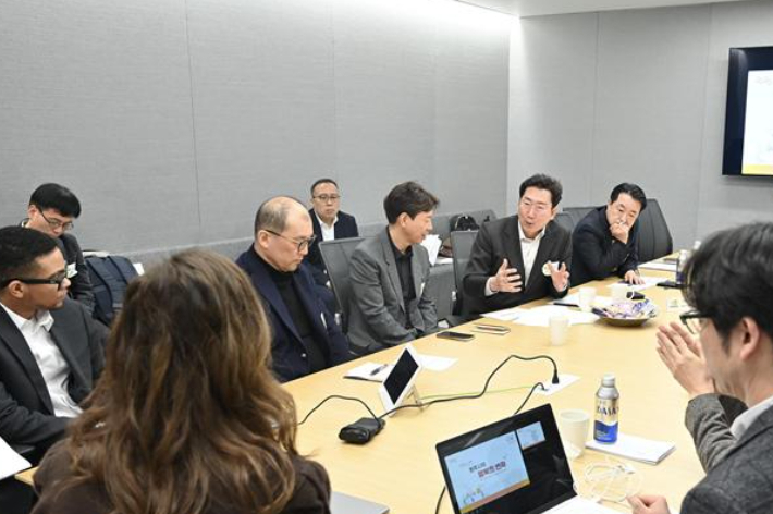 지난 1월 미국 실리콘밸리 엔비디아 본사를 방문해 협력 방안을 사전 논의한 원강수 원주시장. 원주시 제공