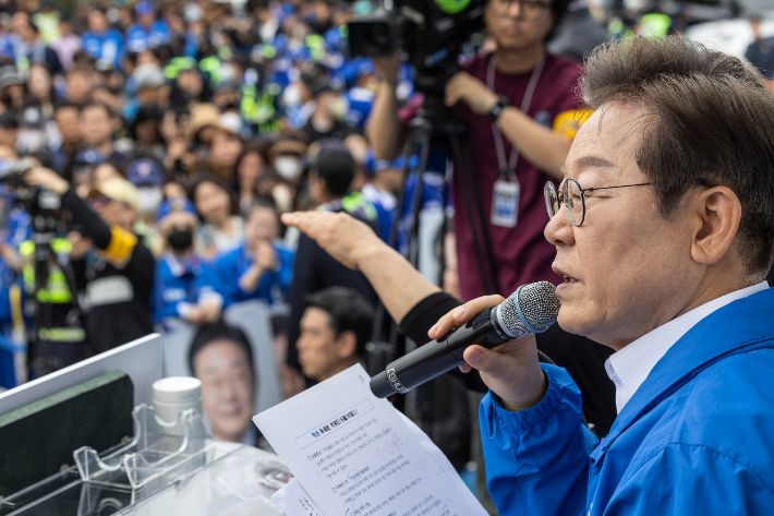 "서쪽은 농사나 짓고" 이재명, 호남 소외 묻자 "진짜예요" 익산역 들썩