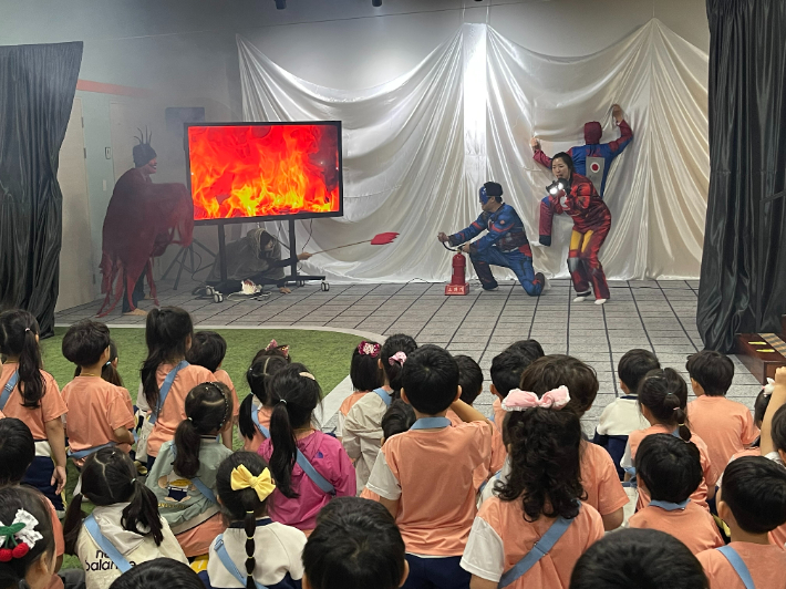 충북안전체험관, 화재예방 연극 '우리집 119소방대' 큰 호응