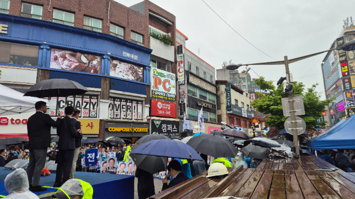 이재명 대선 후보의 전북대학교 유세 현장에 많은 인파가 몰렸다. 심동훈 기자