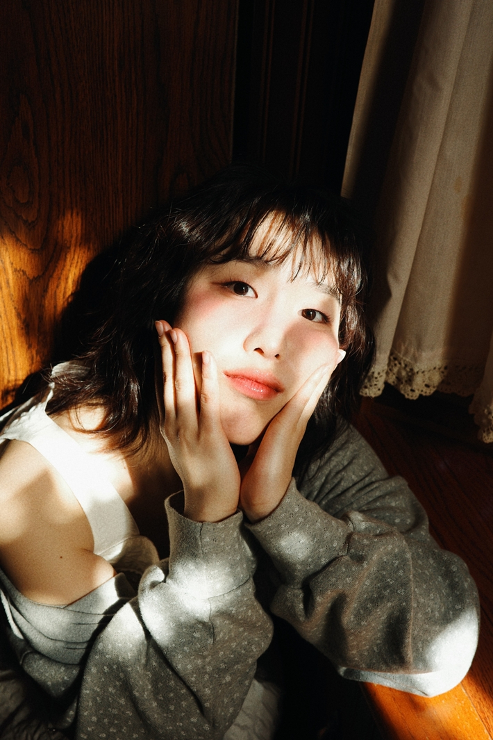 동료들과 머리 맞댄 치즈, 툭 쏟아진 '좋은 것들'로 만든 정규앨범[EN:박싱]