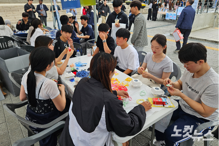 기독학생들과 캠퍼스 사역자들은 '교회·선교단체·학교의 연합'을 강조하며 "캠퍼스 선교는 이제 학생 개개인의 삶과 고민에 깊이 공감하며, 자율성과 주체성을 보장하는 환경 속에서 진정성 있는 사랑과 신뢰를 전하는 '선교적 삶'의 실천으로 나아가야 한다"고 말했다. 