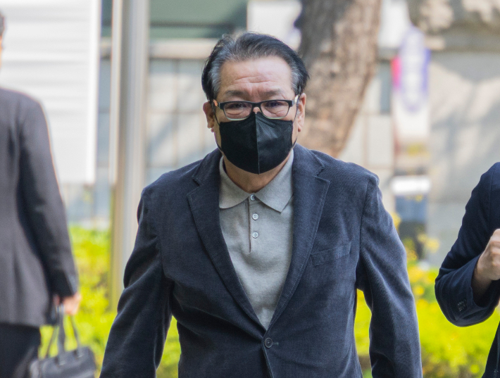 검찰, 건진법사 전성배 다시 불러 조사…'청탁금지법 위반'