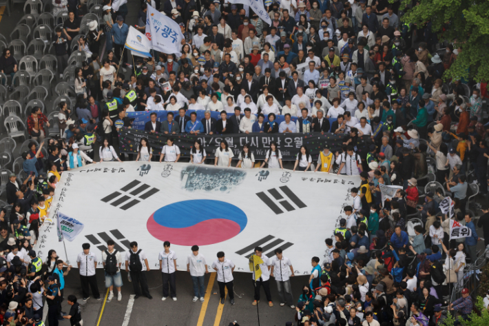 5∙18민주화운동 45주년…민주∙국힘 "오월정신 헌법 수록"