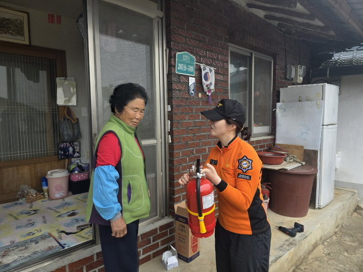 주택용 소방시설 보급. 경남도청 제공 