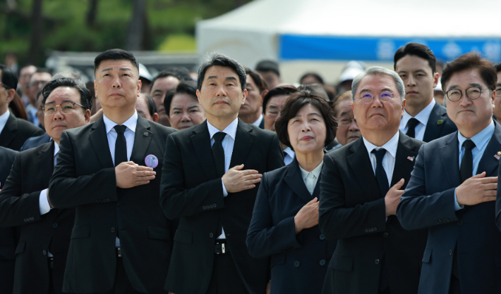 李 대행 "오월 정신 되살려 진정한 국민통합의 길 열어야"