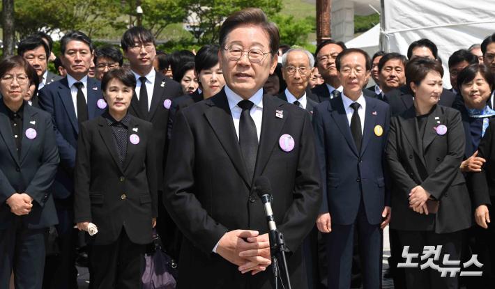 질의 답하는 이재명 후보