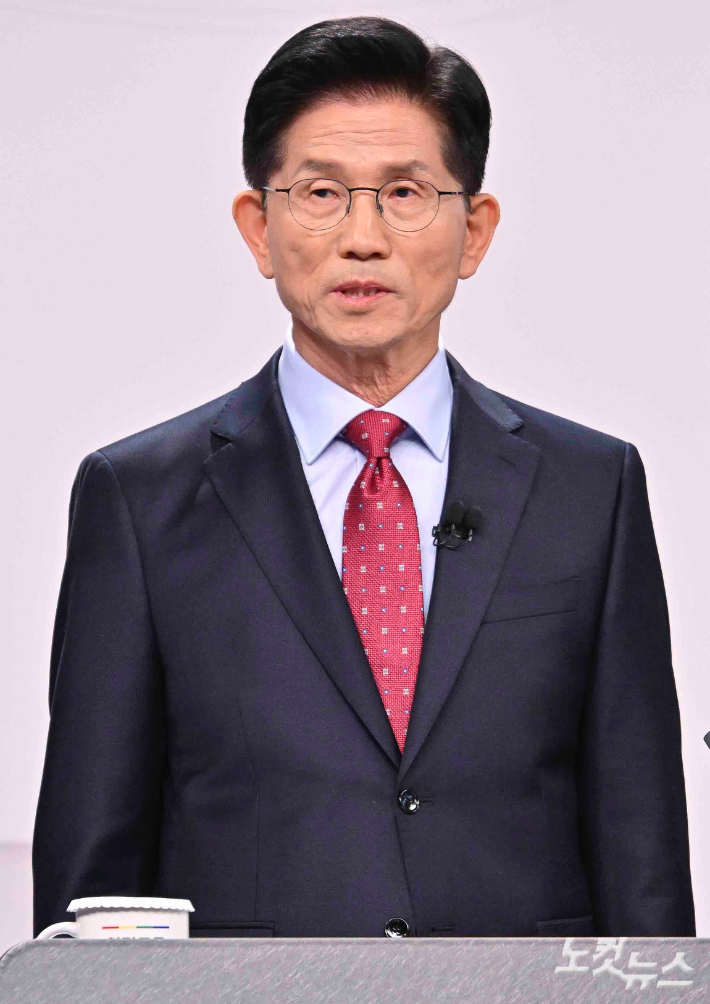 김문수, '계엄이 경제난 주범' 지적에 "내란 여부는 재판 중"
