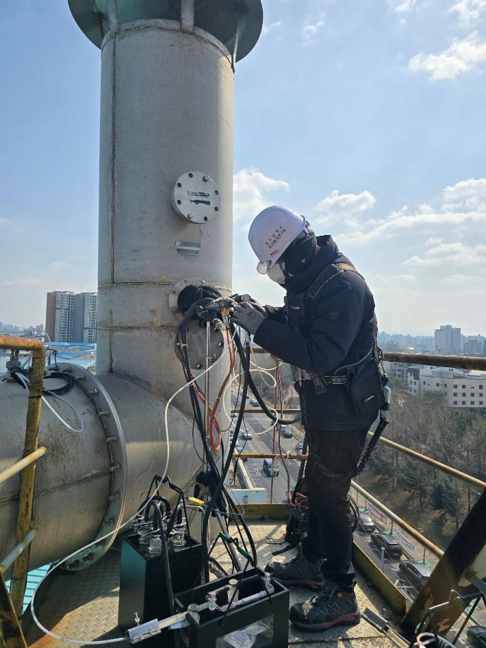 광주광역시보건환경연구원은 20일부터 29일까지 8개 대기측정 대행업체를 대상으로 '대기 분야 숙련도 평가'를 실시한다. 광주시 제공