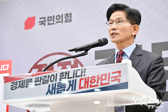 김문수 "강원특별법 3차 개정, 도로·철도망 구축" 강원 표심 호소