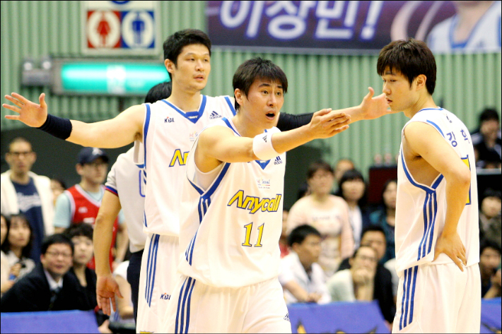 2007-2008 프로농구 서울 삼성 이규섭 이상민 강혁(왼쪽부터)의 경기 장면. KBL 