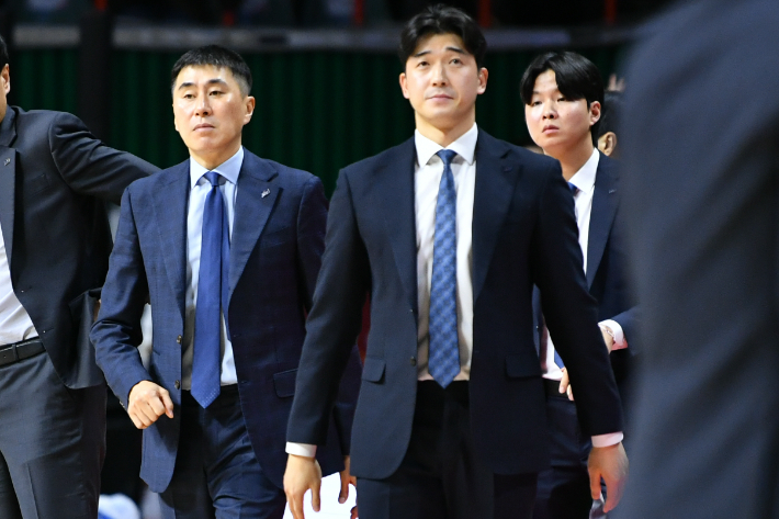 이상민 신임 감독과 신명호 코치. KBL 