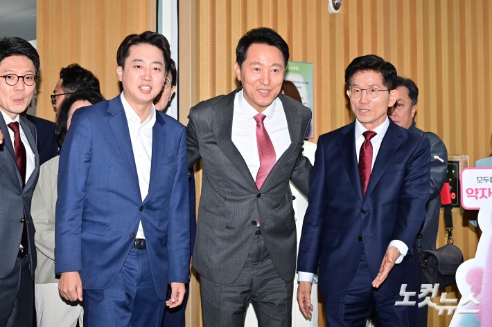 서울시청 들어선 김문수-이준석-오세훈