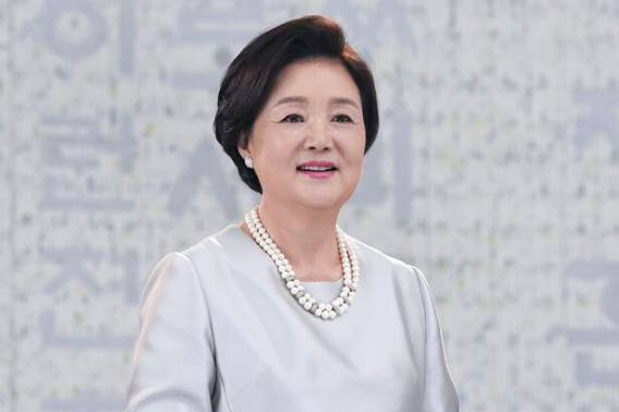 '김정숙 옷값 의혹' 수사 경찰, 대통령기록관 압수수색 완료