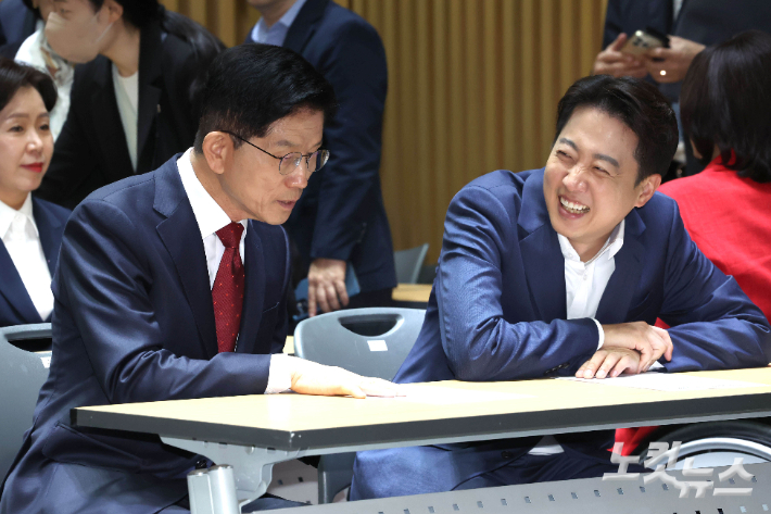 김문수·이준석, 오세훈 주최 토론회 동반 참석…'빅텐트' 온도차 여전[영상]