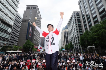 청계광장에 선 김문수