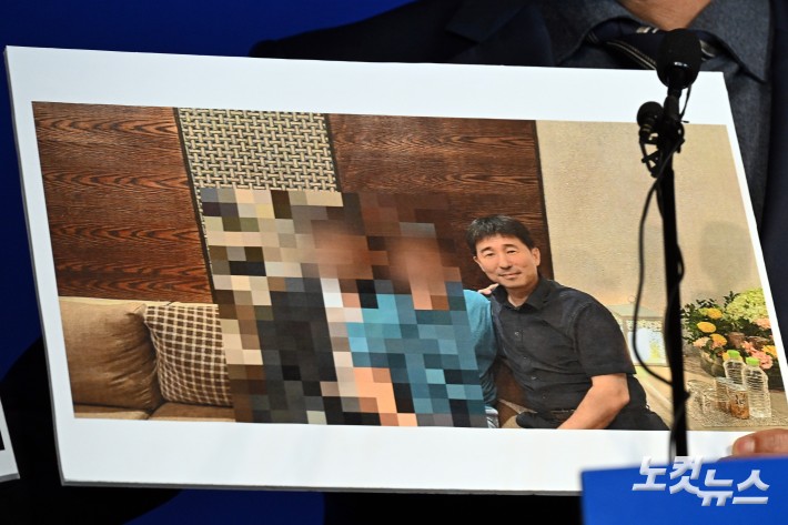 노종면 더불어민주당 선거대책위원회 대변인이 19일 오후 서울 여의도 중앙당사에서 
