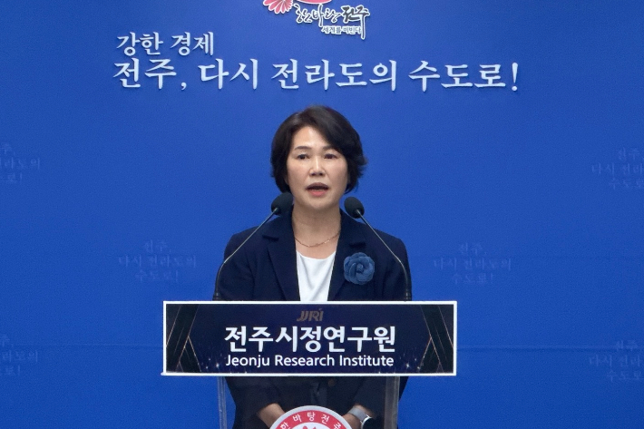 박미자 전주시정연구원장이 19일 대도시권 광역교통 관리에 관한 특별법 개정과 관련해 국가교통조사 참여 필요성에 대해 밝히고 있다. 전주시 제공
