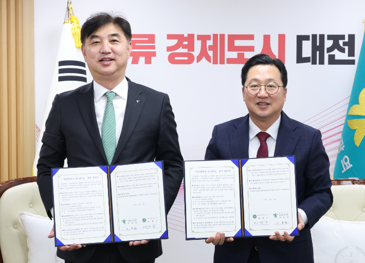 대전시와 하나은행이 꿈씨패밀리 하나통장 출시를 위한 협약을 맺었다. 대전시 제공