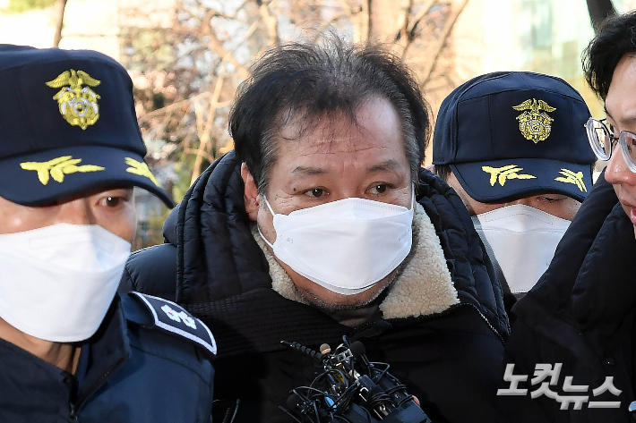 건진법사 수사 검찰, '김건희 샤넬 선물' 행방 집중 추적